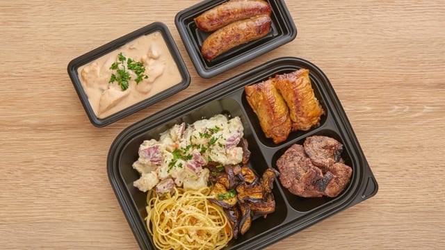 3 BBQ Meats, 2 Cold Dishes & 2 Hot Dishes.